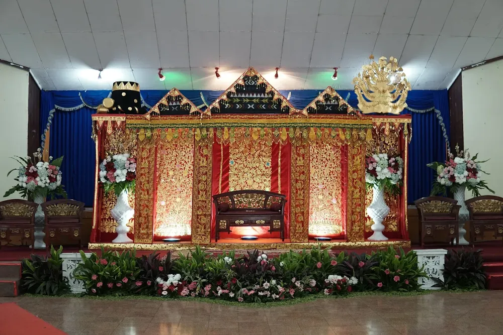 Cut-Nyak-Dhien-Ballroom-2