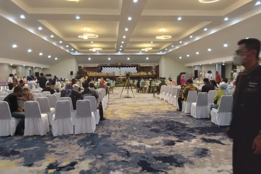 Cut-Nyak-Dhien-Ballroom-4