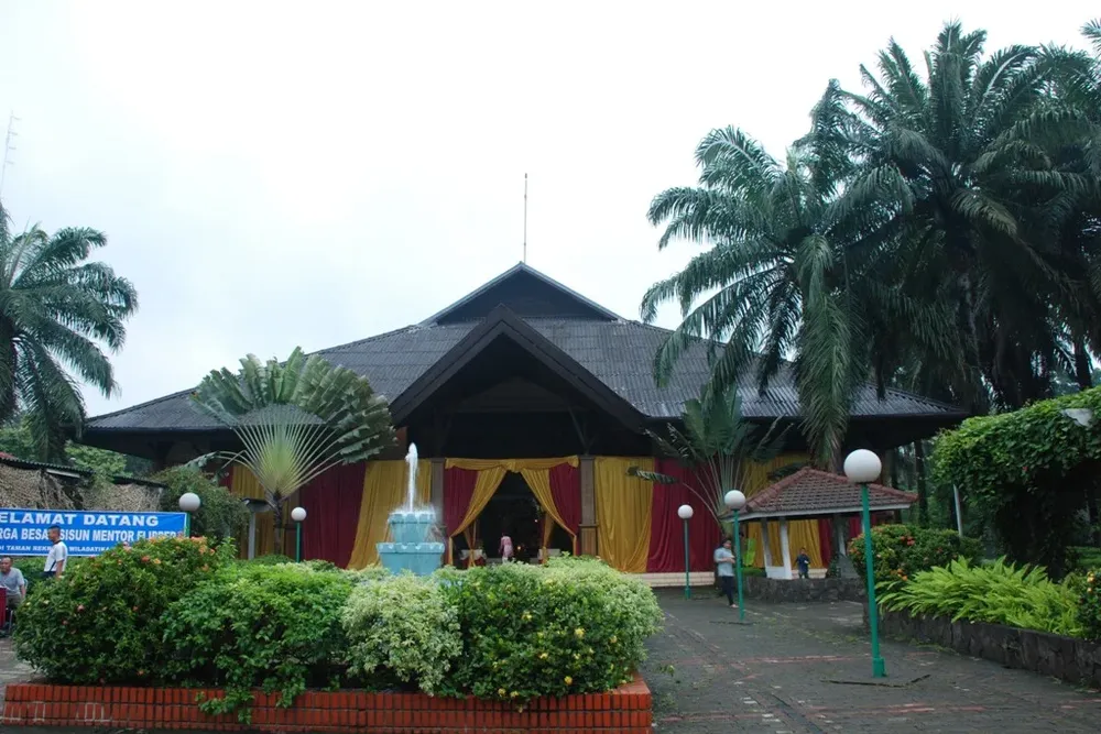 Gedung-Pandan-Sari-1