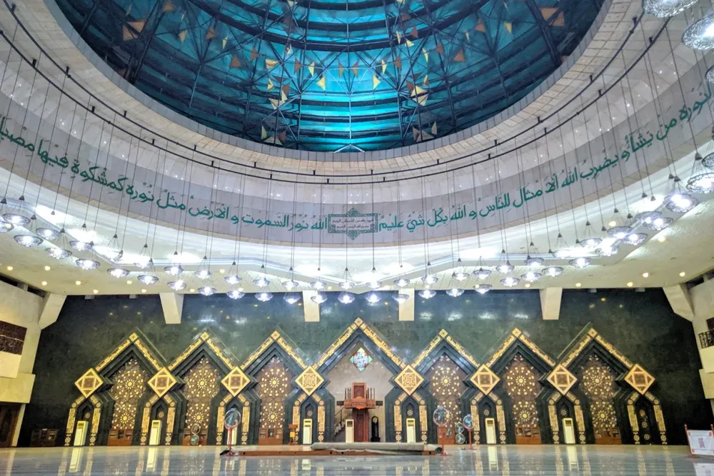 Masjid-Agung-At-Tin-2