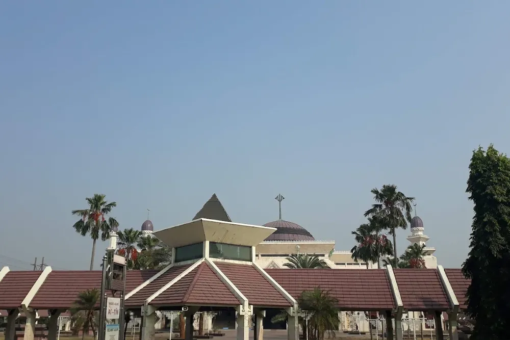 Masjid-Agung-At-Tin-4