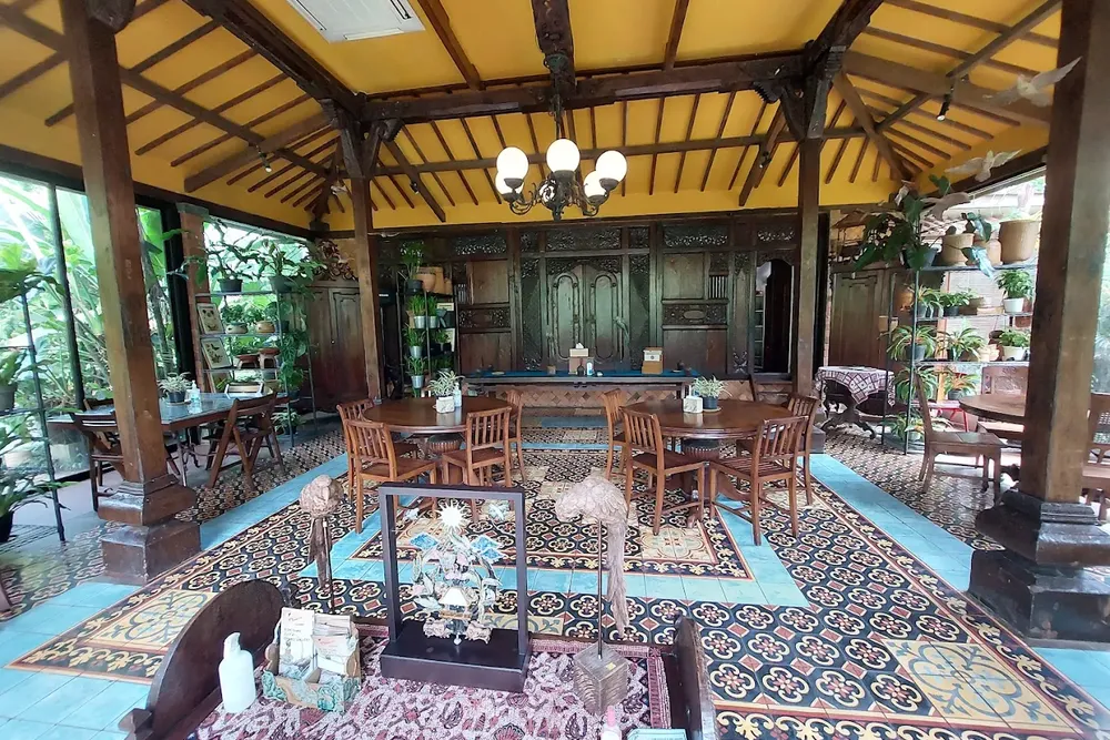 Rumah-Keramik-F.-Widayanto-3