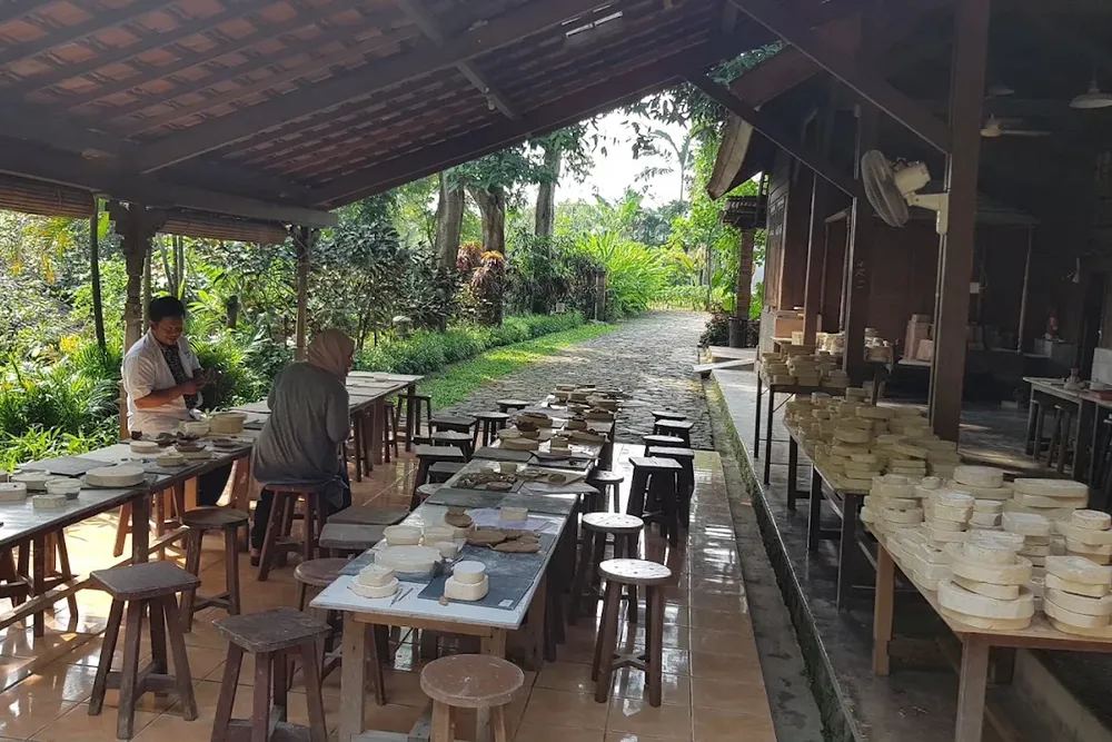 Rumah-Keramik-F.-Widayanto-5